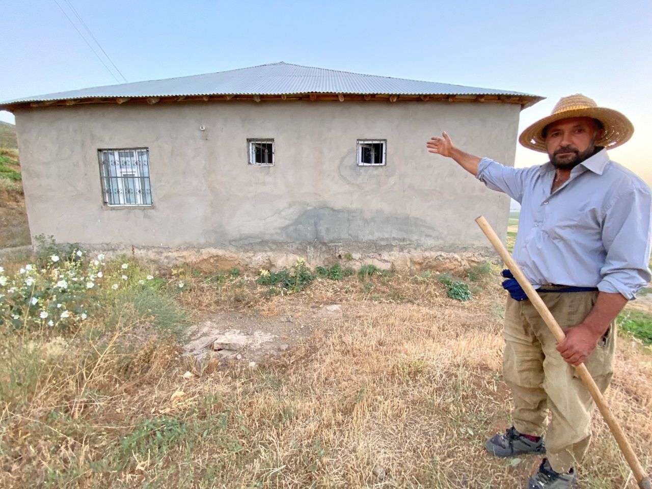 Hakkari’de yılanlarların bastığı evde yaşam mücadelesi 13