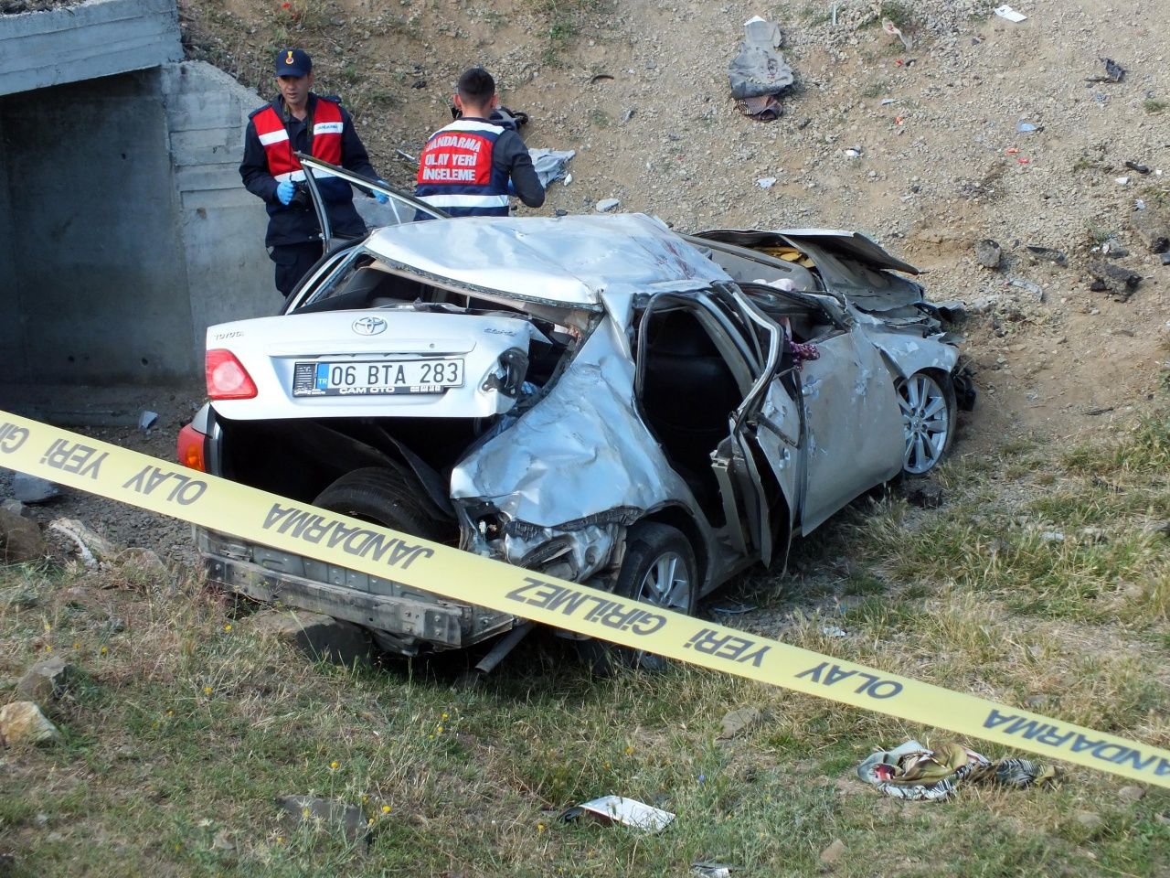 Yozgat'ta kontrolden çıkan otomobil menfeze düştü: 1 ölü, 2 yaralı! 4