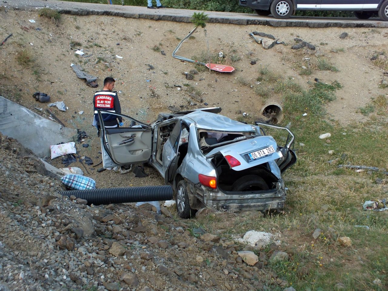 Yozgat'ta kontrolden çıkan otomobil menfeze düştü: 1 ölü, 2 yaralı! 2