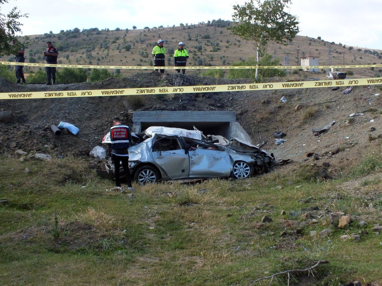 Yozgat'ta kontrolden çıkan otomobil menfeze düştü: 1 ölü, 2 yaralı! 1