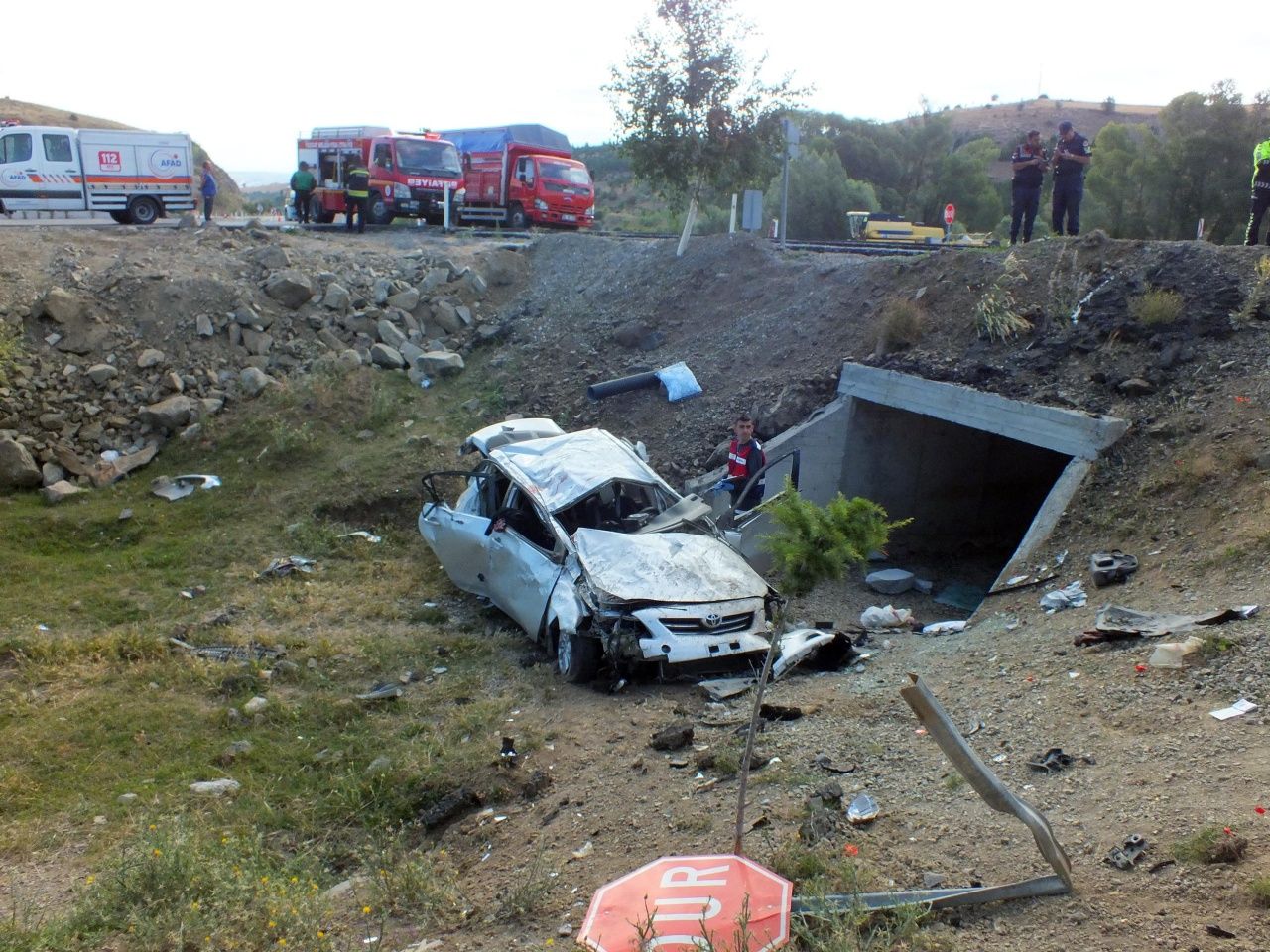 Yozgat'ta kontrolden çıkan otomobil menfeze düştü: 1 ölü, 2 yaralı! 3
