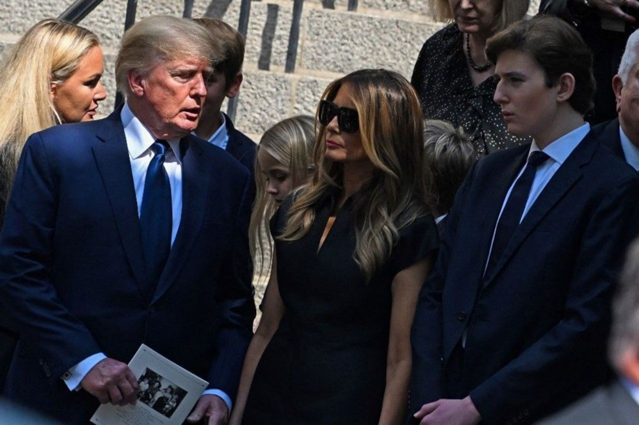 Melanie Trup, kocasının ilk eşi Ivana Trump’ın cenaze törenine katıldı. 1