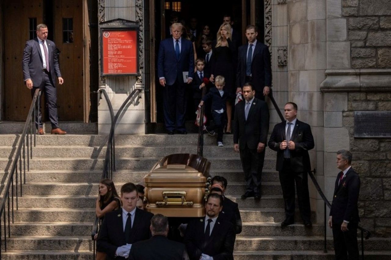 Melanie Trup, kocasının ilk eşi Ivana Trump’ın cenaze törenine katıldı. 5