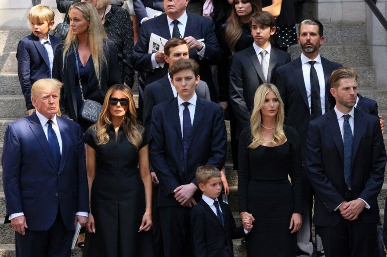 Melanie Trup, kocasının ilk eşi Ivana Trump’ın cenaze törenine katıldı. 3