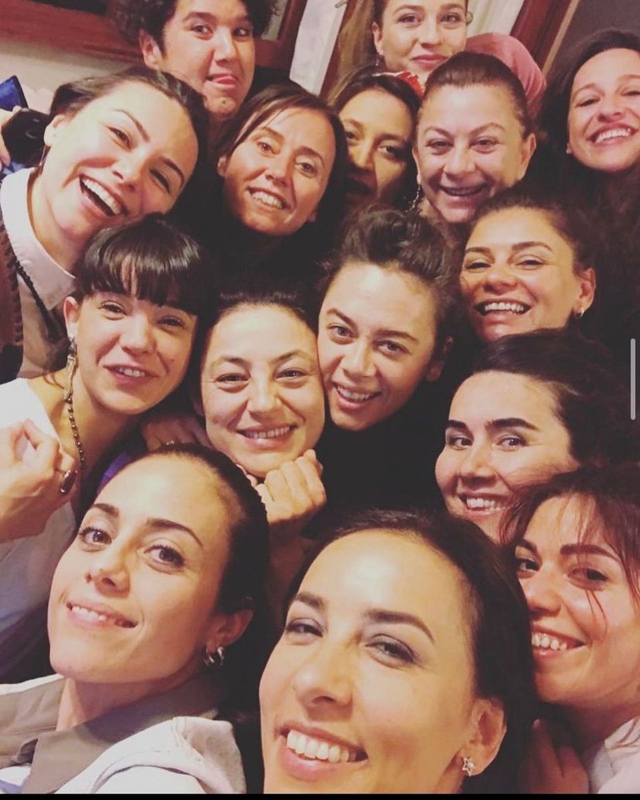 Levent Babataş ile evlenen Demet Evgar düğünden yeni karelerini paylaştı 5