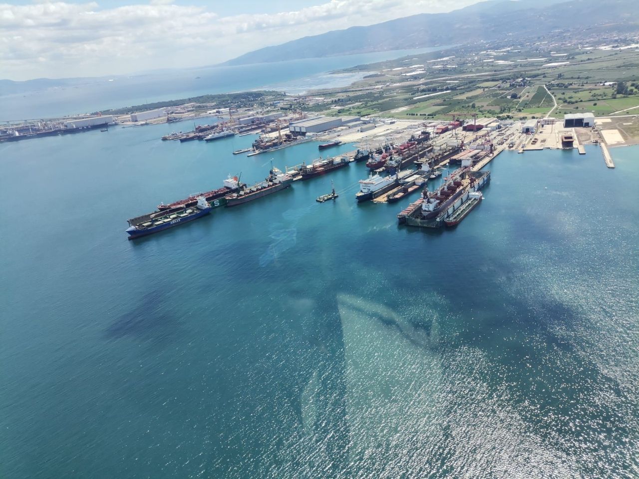 Yalova'da denize petrol sızdıran yüzer kreyne rekor ceza kesildi! 1
