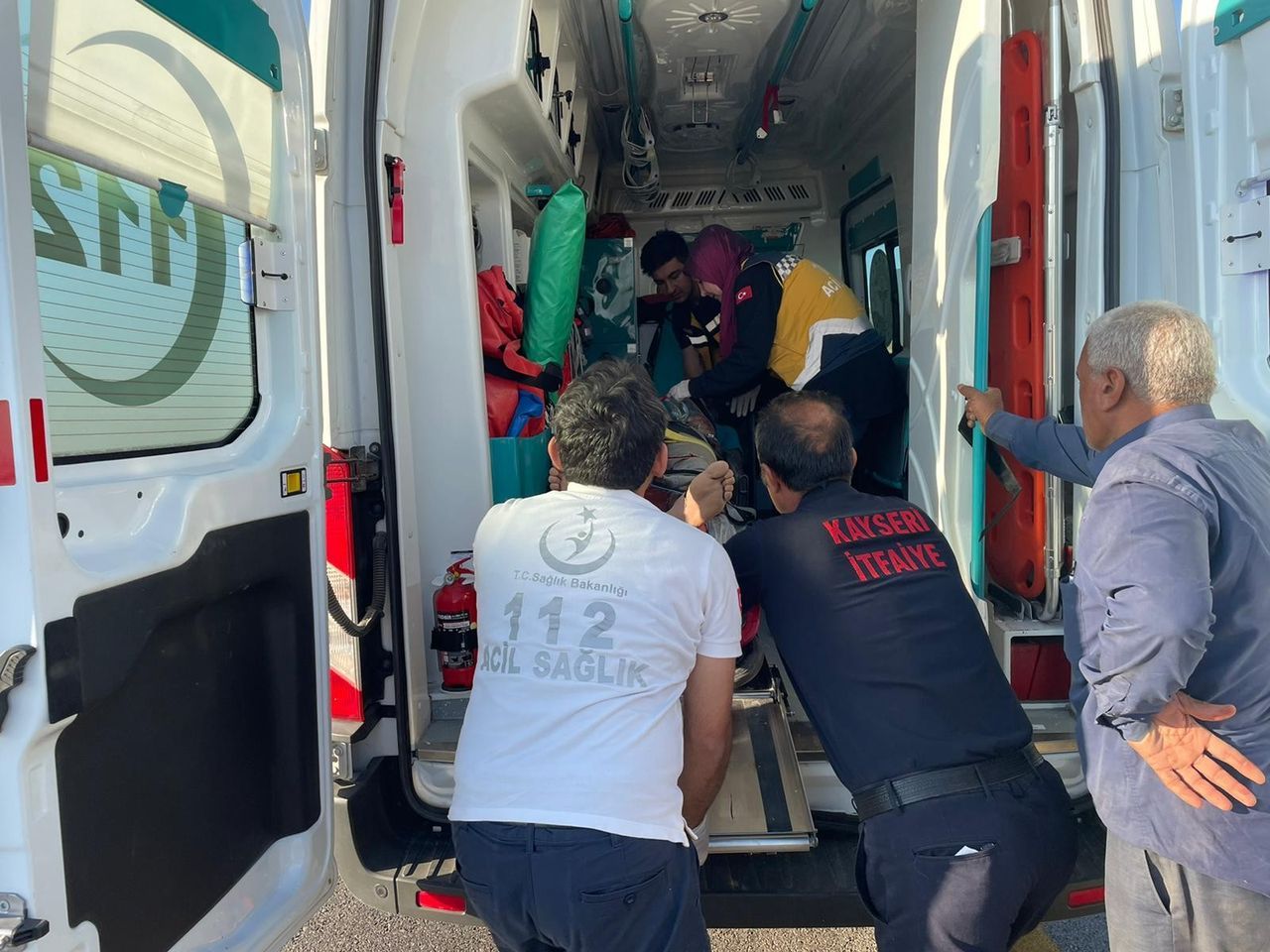 Şarampole uçan kamyon kağıt gibi ezildi: 3 ölü 6