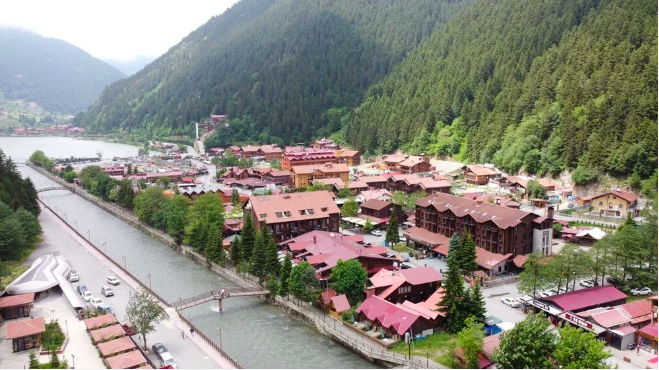 Uzungöl'de bungalov evlerin geceliği 300 doları aştı: Genelde Körfez ülkelerinden geliyorlar 9