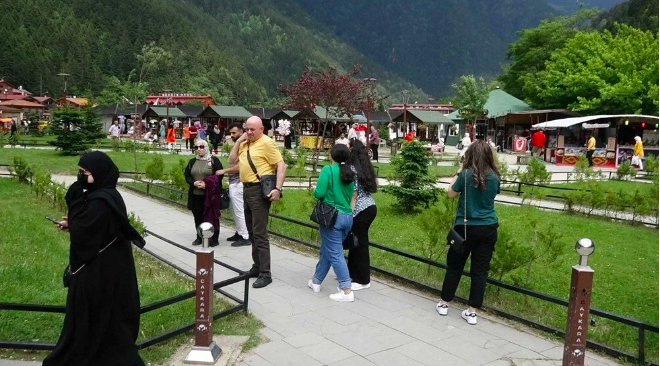 Uzungöl'de bungalov evlerin geceliği 300 doları aştı: Genelde Körfez ülkelerinden geliyorlar 2