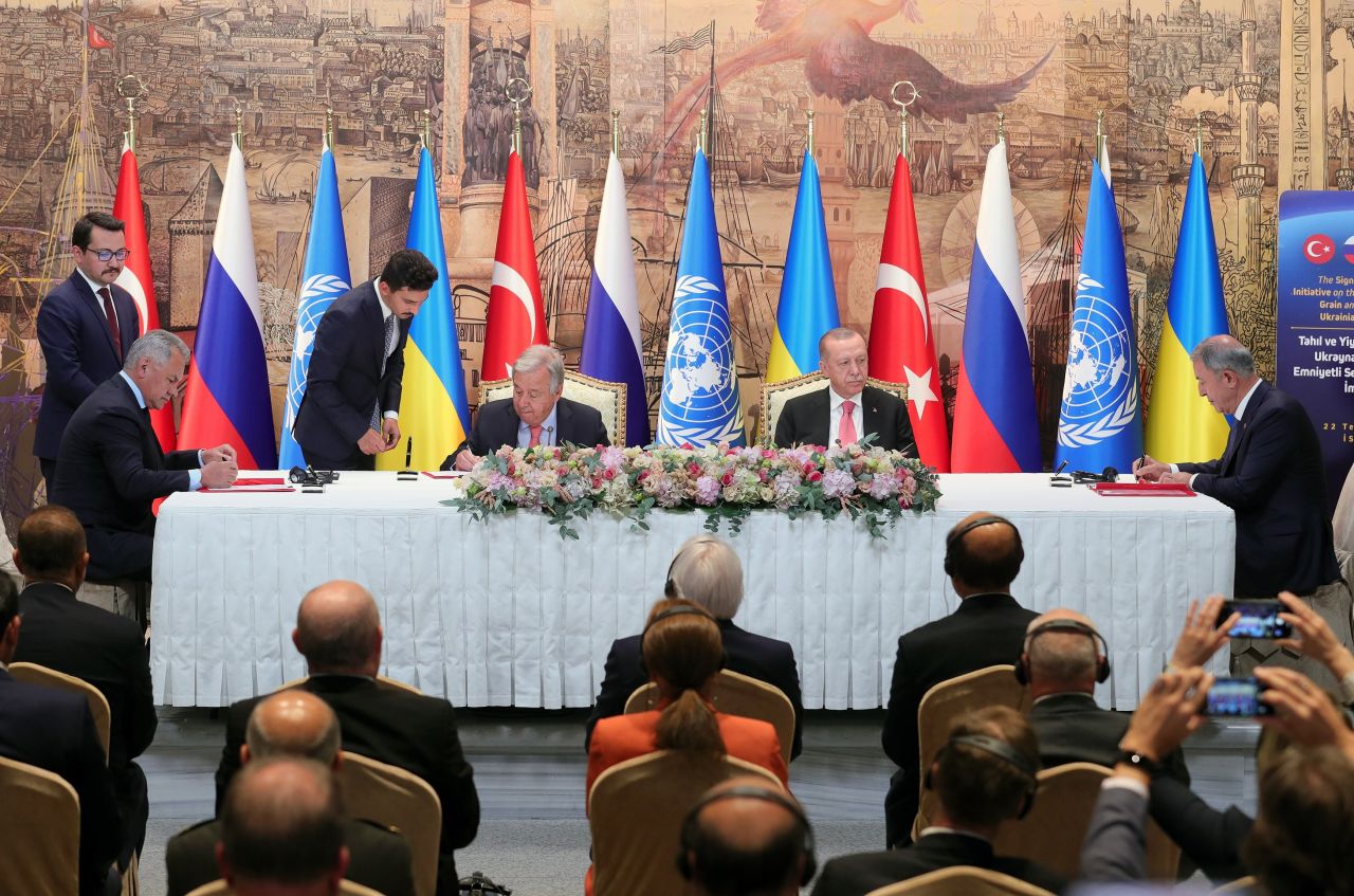 Ukrayna tahılının Karadeniz üzerinden ihracı için İstanbul'da imzalanan anlaşma, dünya gündeminde! 12