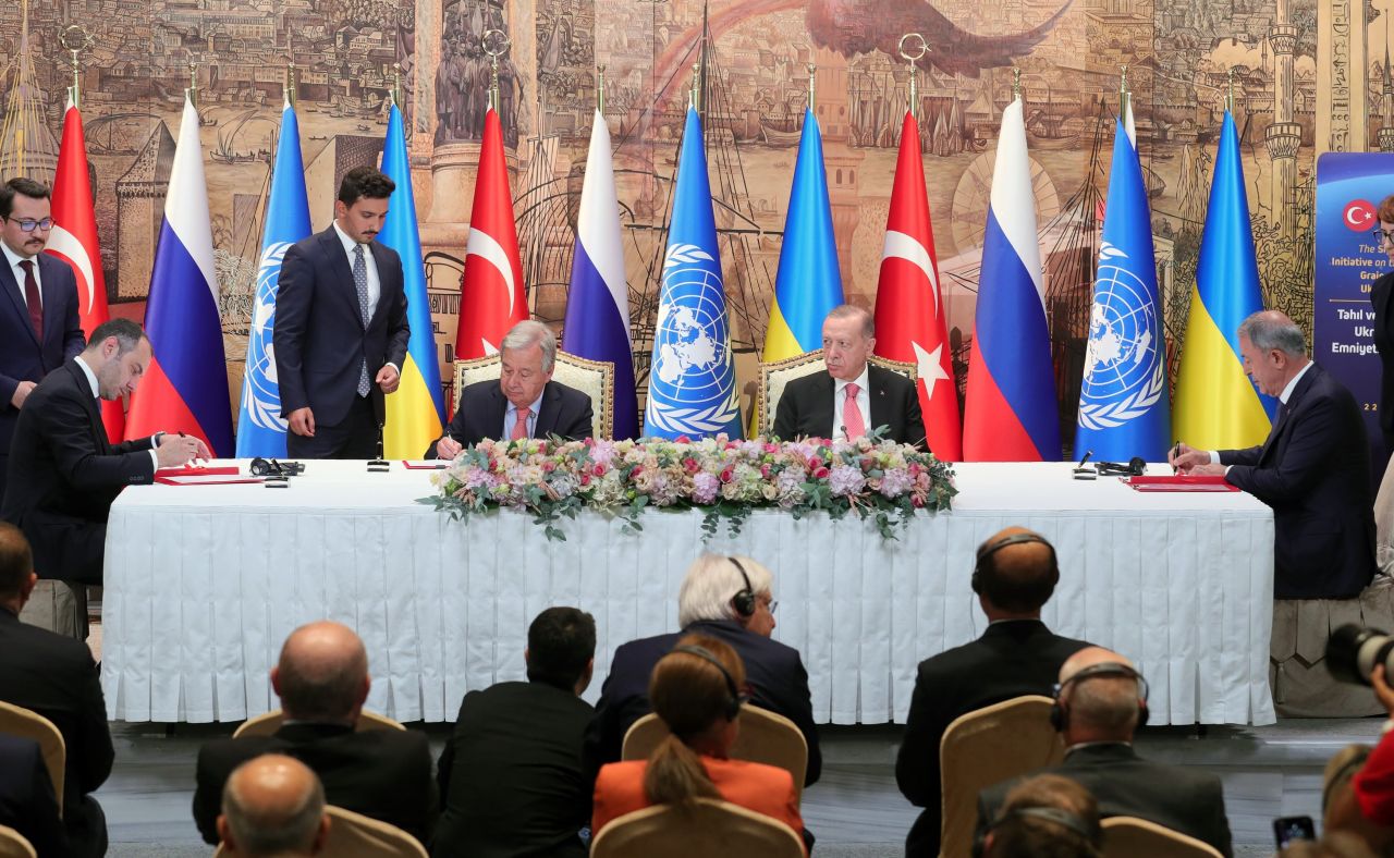 Ukrayna tahılının Karadeniz üzerinden ihracı için İstanbul'da imzalanan anlaşma, dünya gündeminde! 13