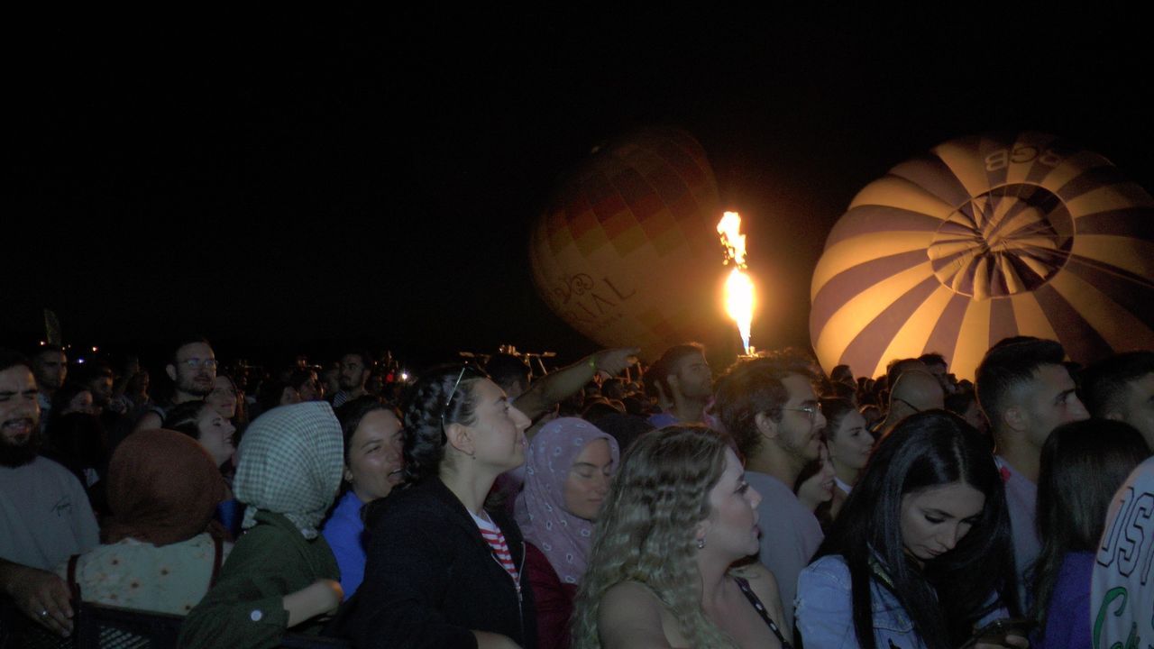 Kapadokya Balonfest tüm heyecanı ile devam ediyor! Gündüzü ayrı, gecesi ayrı renkli 8
