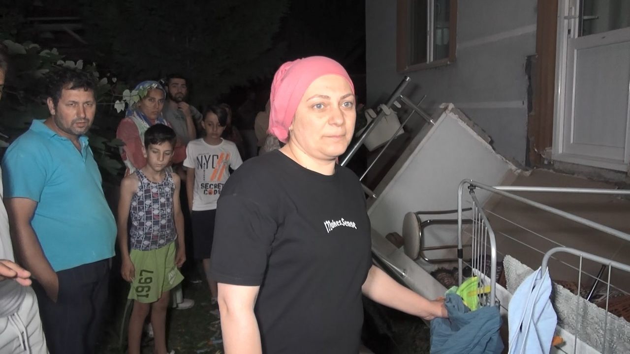 Balkonda otururken bir anda kendilerini zeminde buldular 5