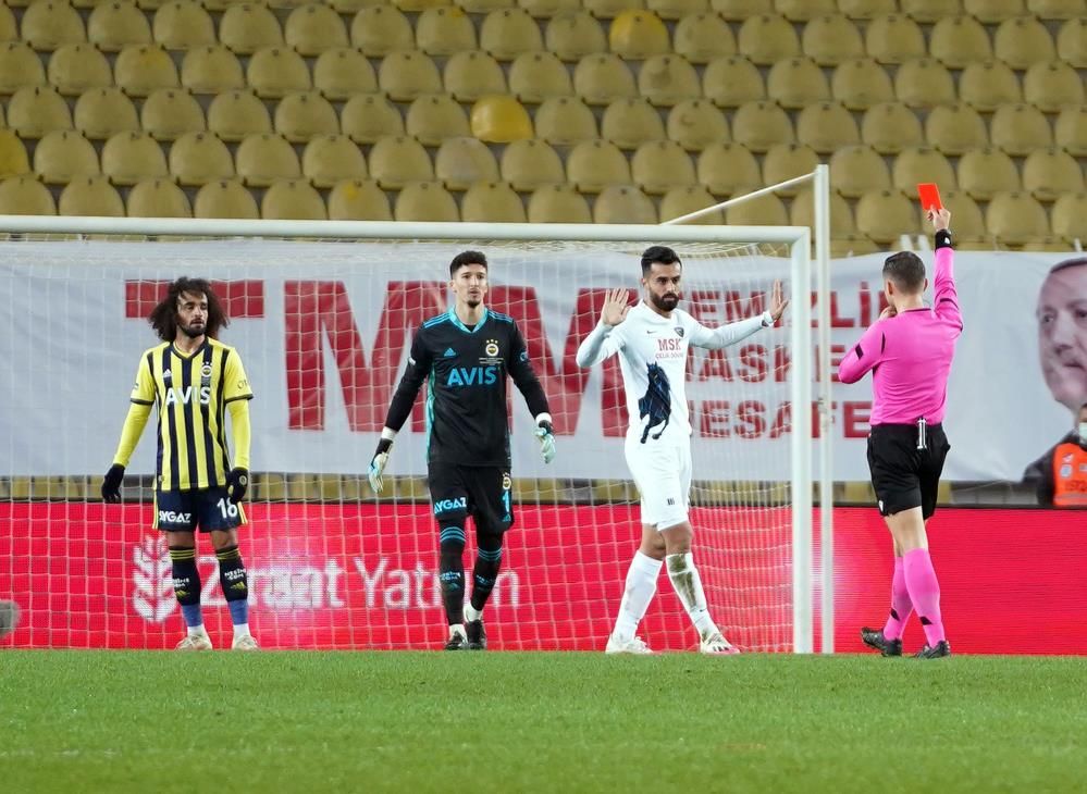 Fenerbahçe'nin milli kalecisi Altay Bayındır, Napoli'nin transfer listesine girdi 10