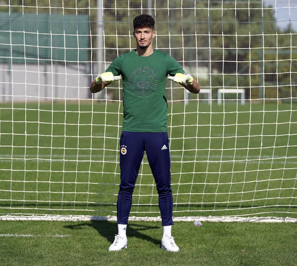 Fenerbahçe'nin milli kalecisi Altay Bayındır, Napoli'nin transfer listesine girdi 8