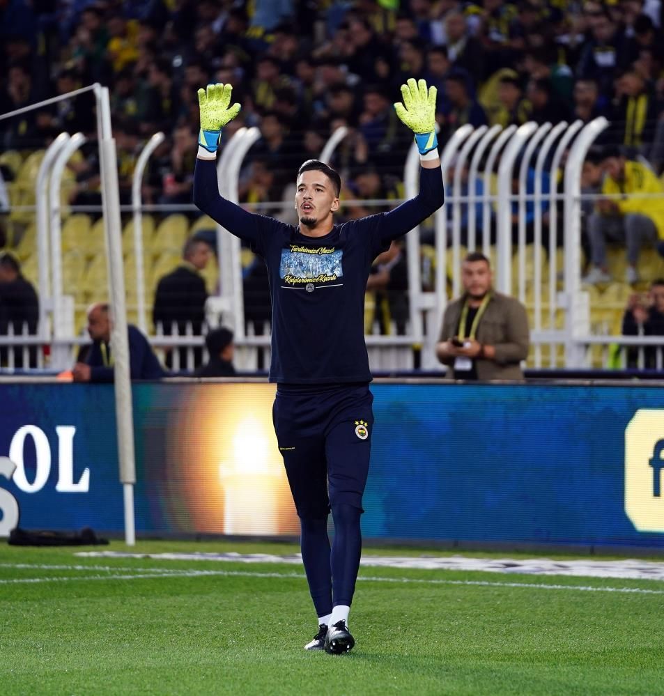 Fenerbahçe'nin milli kalecisi Altay Bayındır, Napoli'nin transfer listesine girdi 9