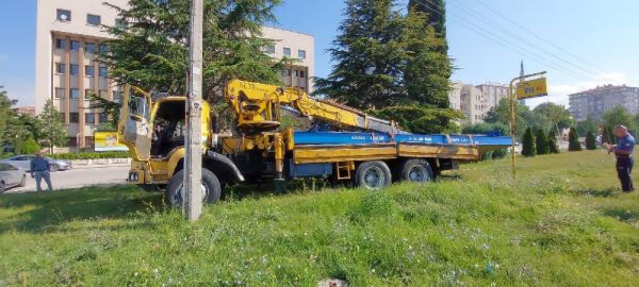 Freni boşalan vincin hayattan kopardığı anne kız, bugün toprağa verildi. 3