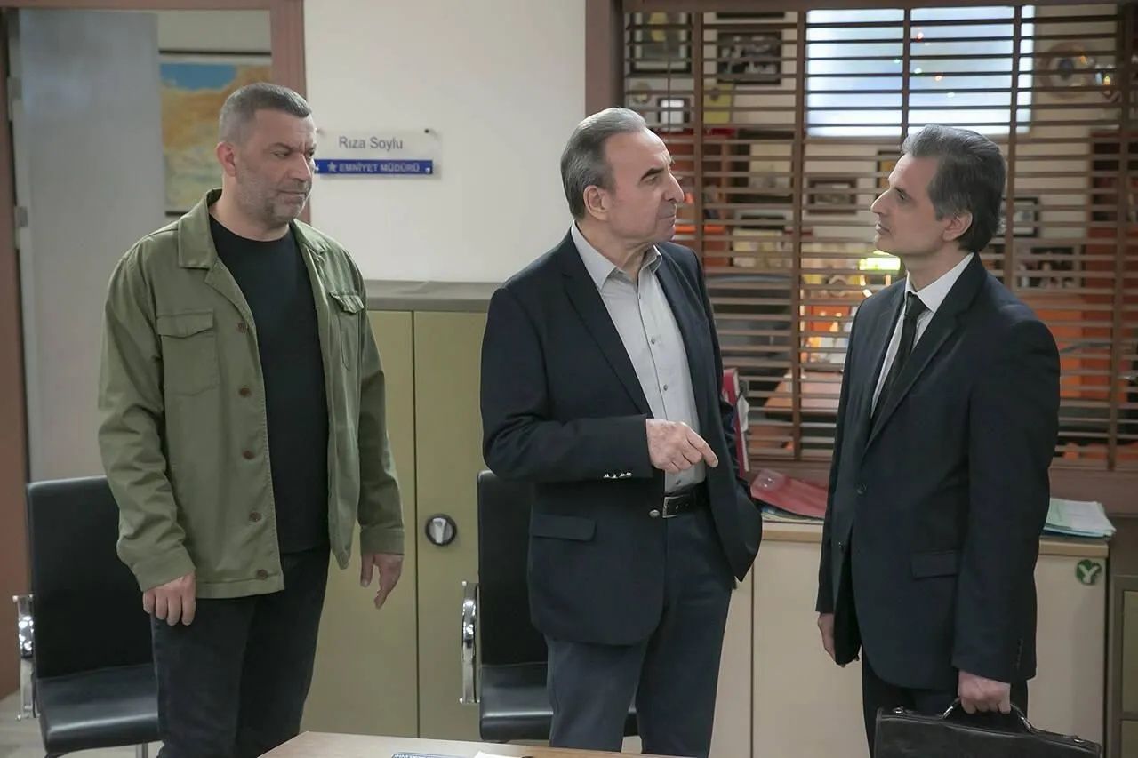 Arka Sokaklar dizisinde başrol depremi yaşanıyor! 11