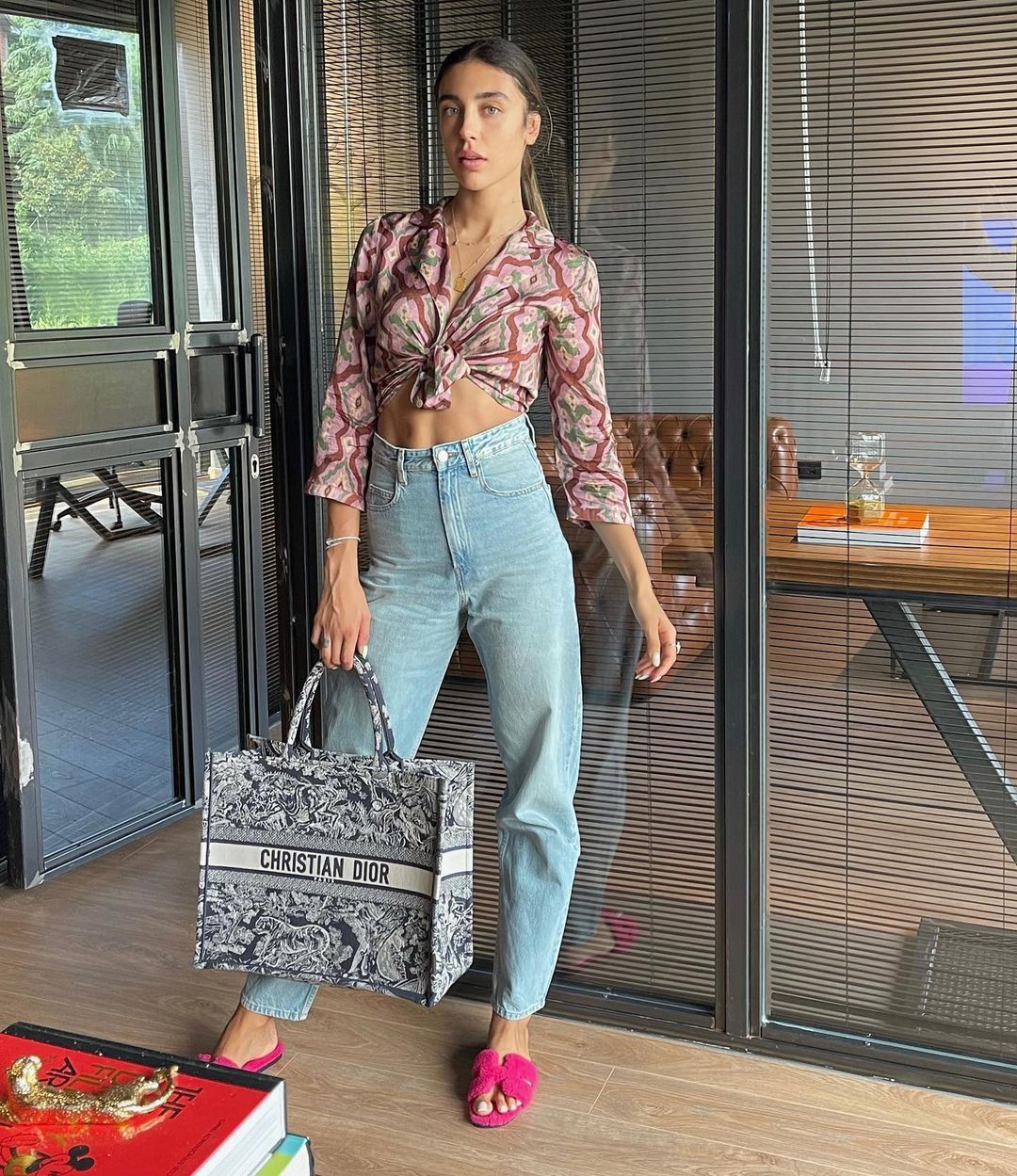 Lüks yaşantısıyla gündem olan Özlem Ada Şahin hakkında 'replika' iddiası 11