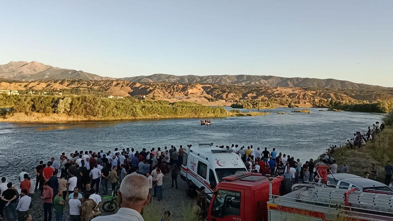 Nehire giren küçük çocuğu kurtardı, kendisi akıntıya kapılıp kayboldu 1