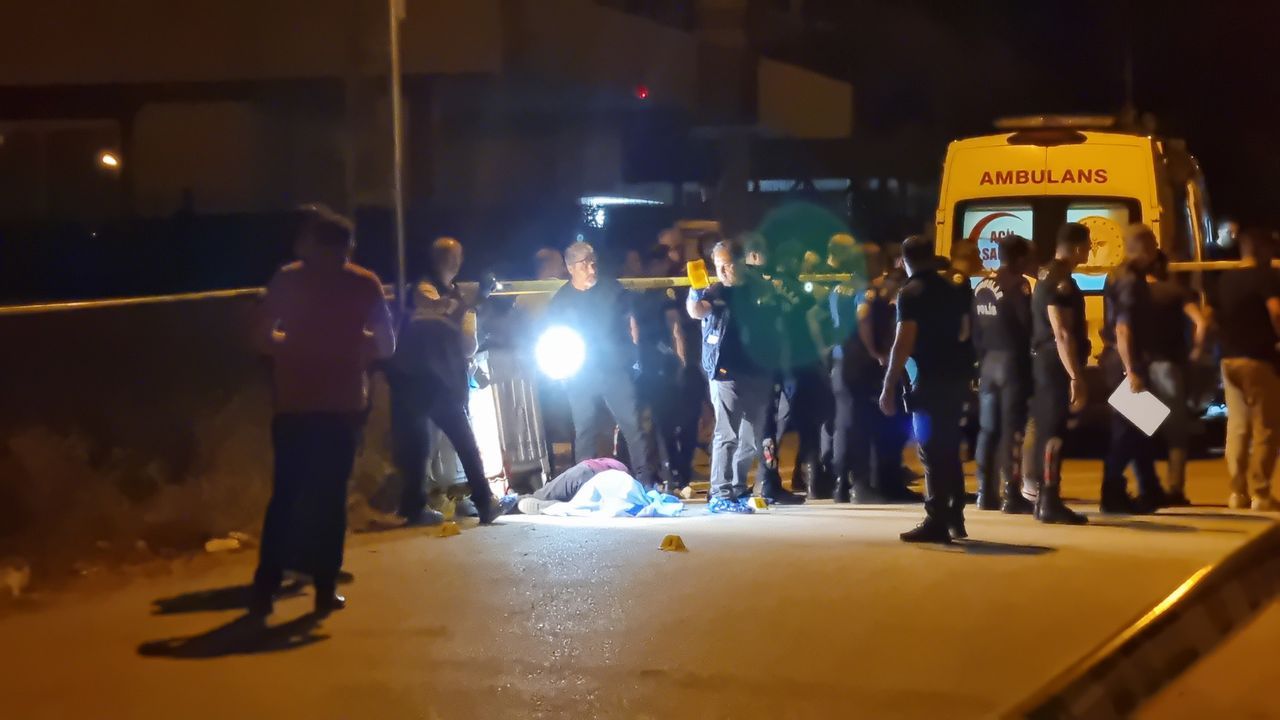 Adana'da sokak ortasında silahlı çatışma: 2 ölü, 3 yaralı 5