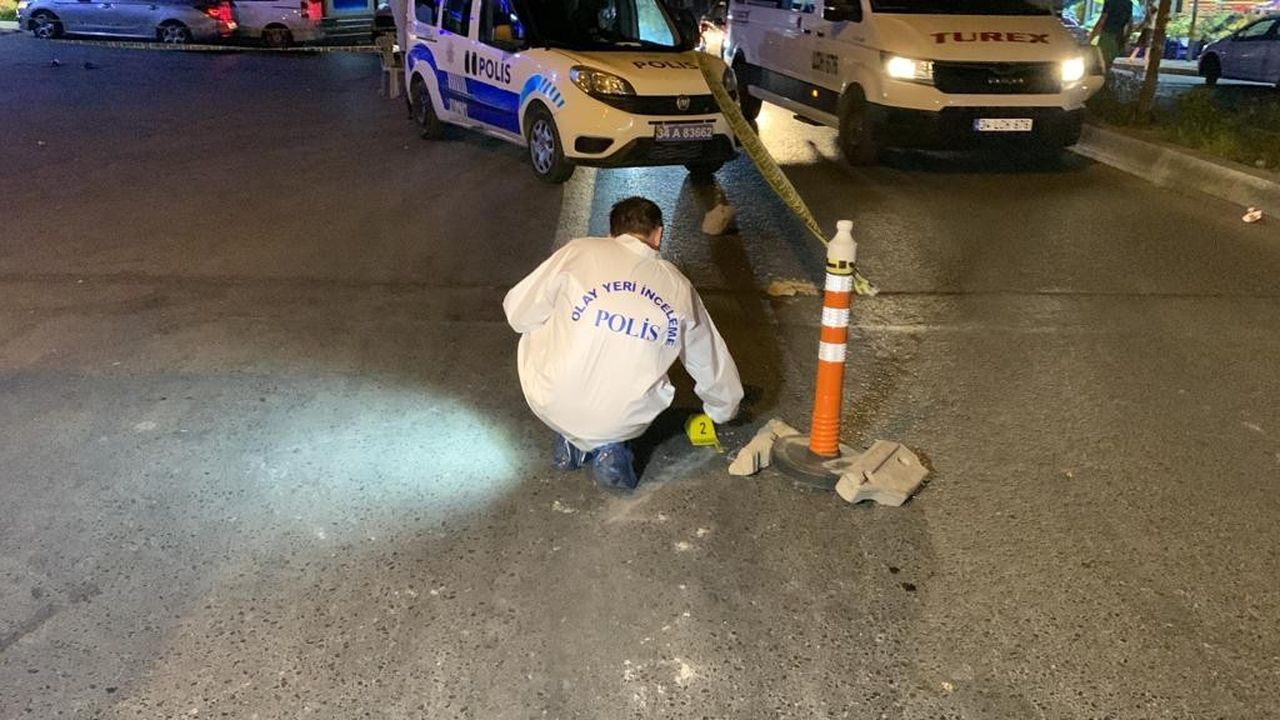 Esenyurt'ta bir kadın oturduğu sitenin önünde kurşunların hedefi oldu 6