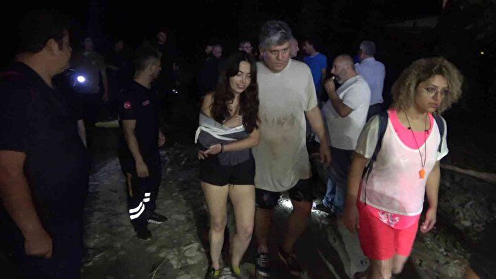 İzinsiz girip mahsur kaldılar! 9 saat sonra kurtarıldılar... Aralarında hakim ve savcılar da var... 1