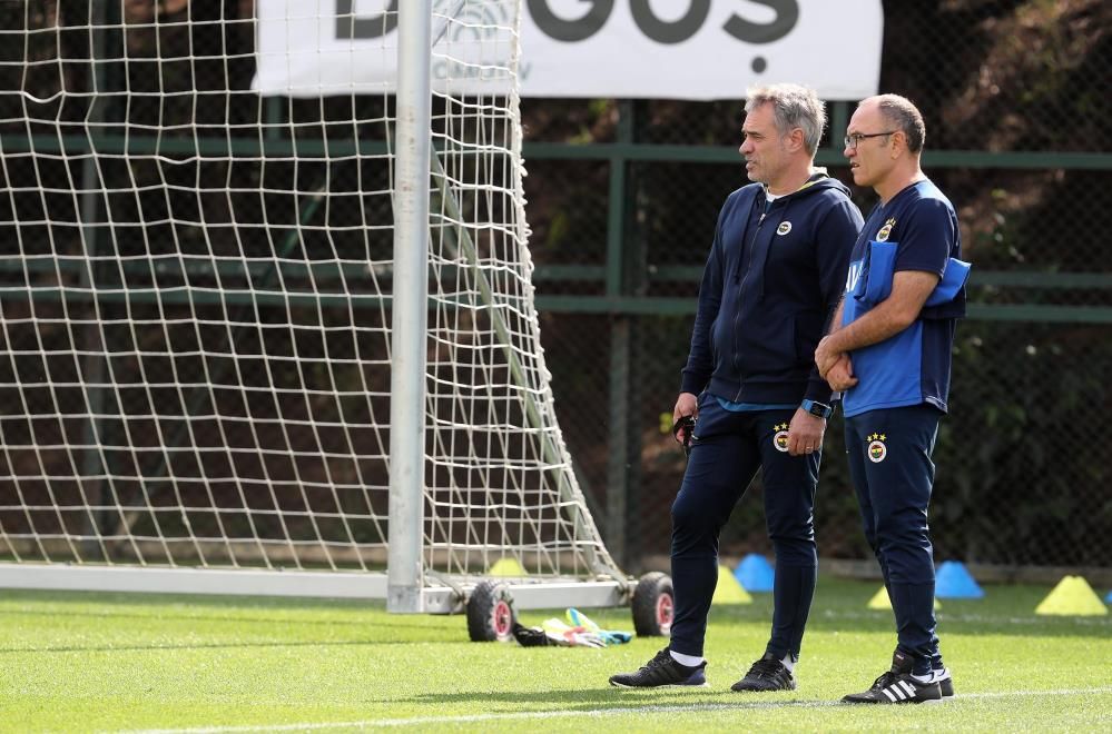Eski Fenerbahçeli Adil Rami'den Teknik Direktör Ersun Yanal'a olay sözler 11