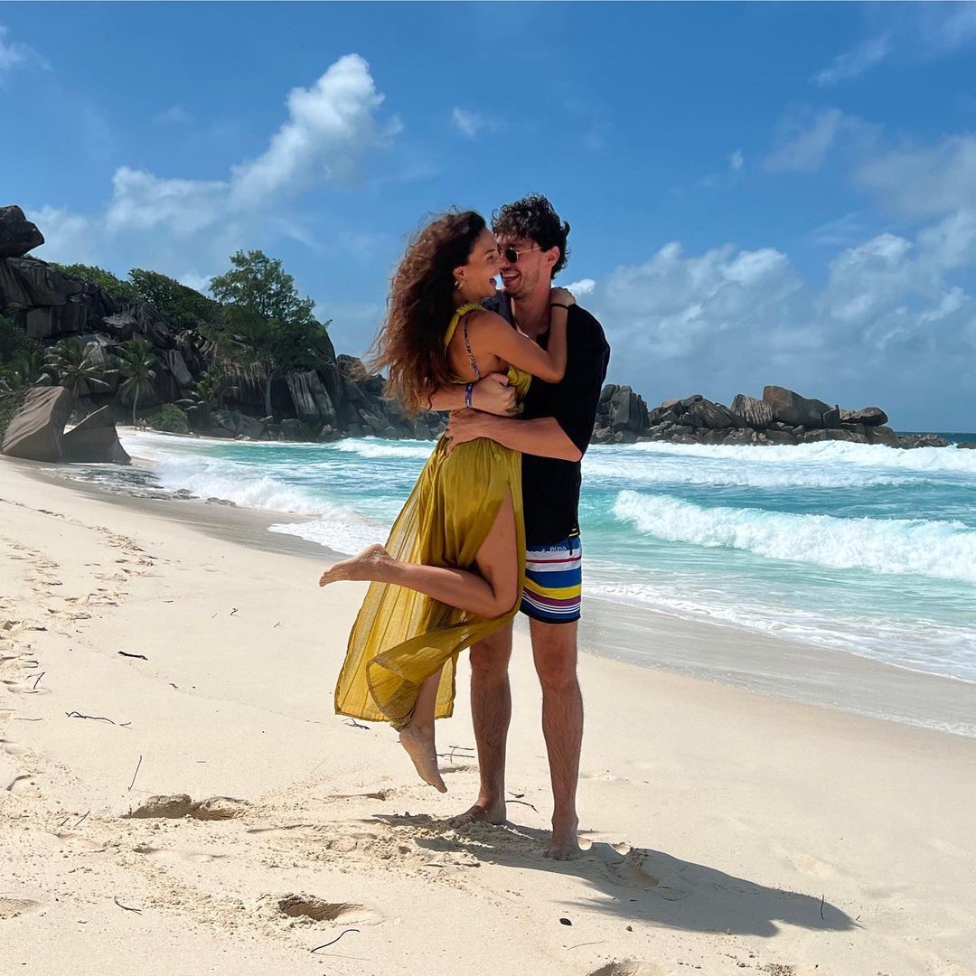 Ebru Şahin ile Cedi Osman'ın balayı tatili devam ediyor... Soluğu Seyşeller'de aldılar 12