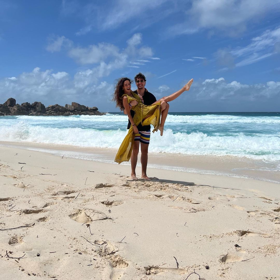 Ebru Şahin ile Cedi Osman'ın balayı tatili devam ediyor... Soluğu Seyşeller'de aldılar 1