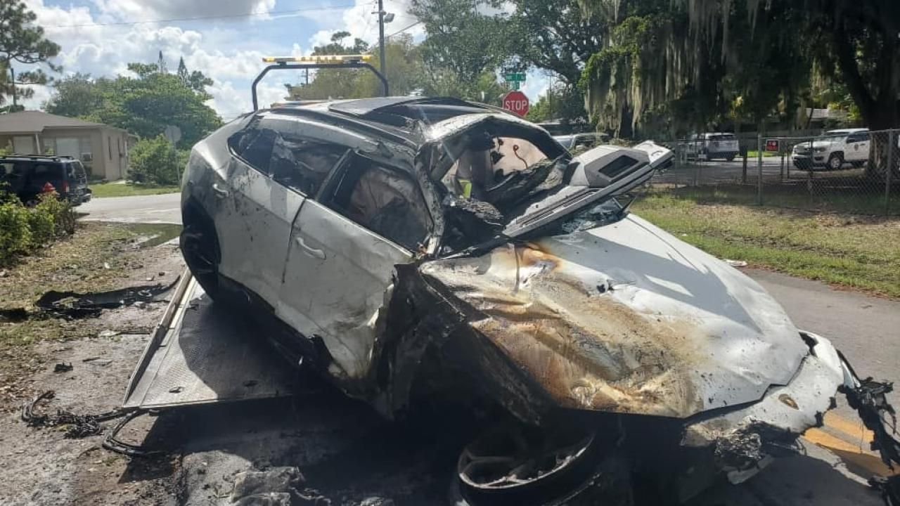 Görenler gözlerine inanamadı! Evin çatısından Lamborghini düştü 5