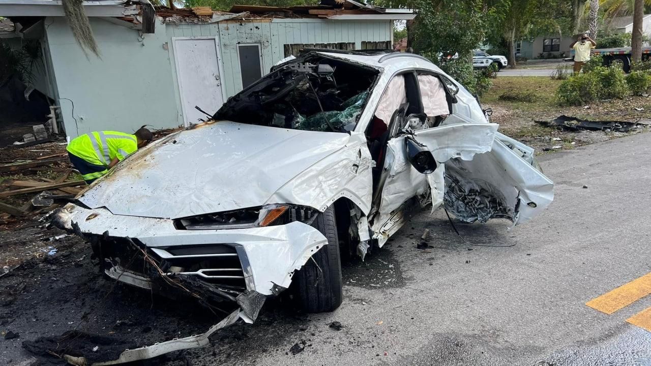 Görenler gözlerine inanamadı! Evin çatısından Lamborghini düştü 4