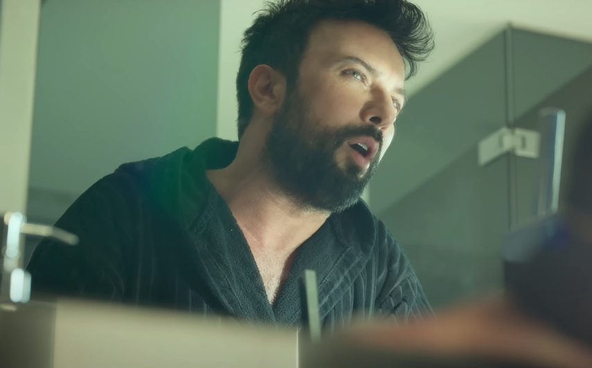 Herkes Pınar Tevetoğlu'na benzetmişti... Tarkan'ın klibindeki güzelin kimliği belli oldu 1
