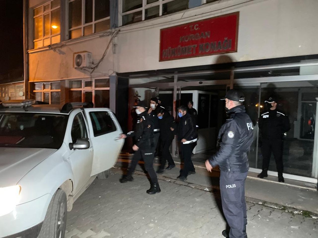Minibüsle ezdiği eşini, araçtan inip tekmelemişti! Cani kocanın cezası belli oldu 6