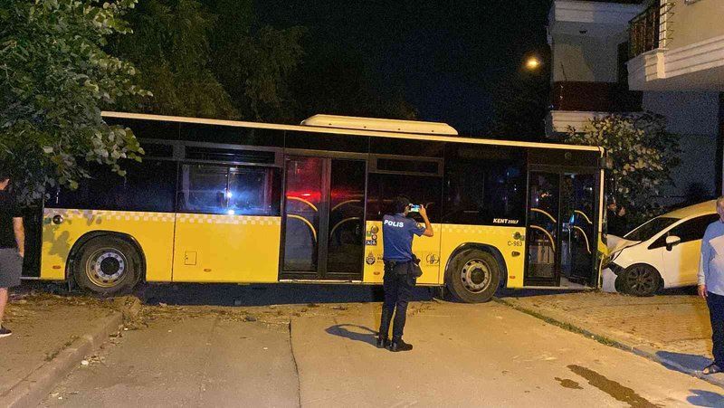 Şişli'de İETT otobüsünde skandal: Şoför, sevgilisiyle cinsel ilişkiye girerken yakalandı! 1
