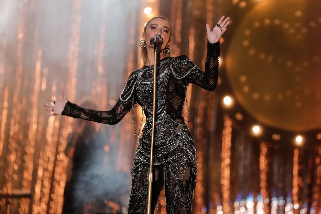 Şarkıcı Sıla verdiği konserde yeni şarkısını seslendirerek gönüllerde taht kurdu! 4