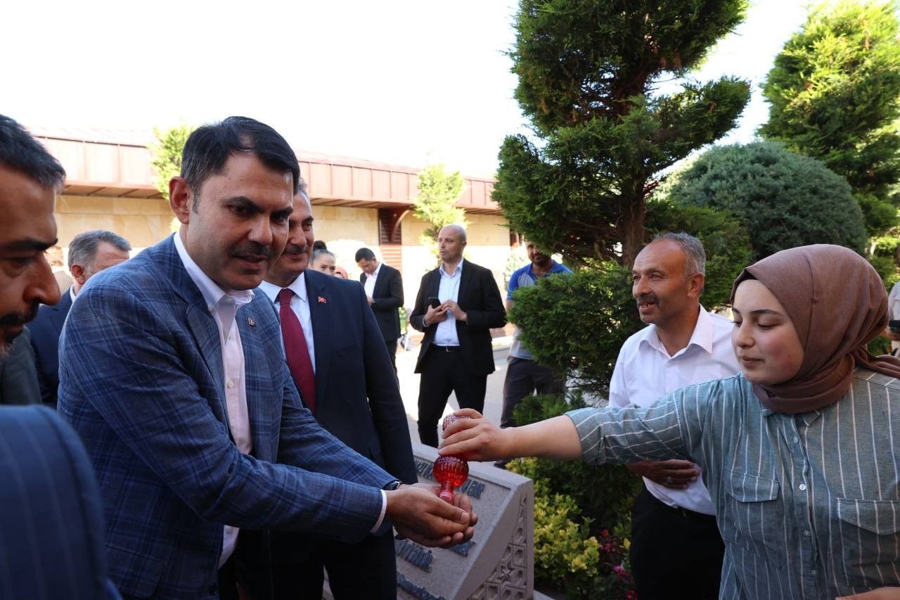 Bakan Murat Kurum, çam ağacından yapılan aracı kullandı 6