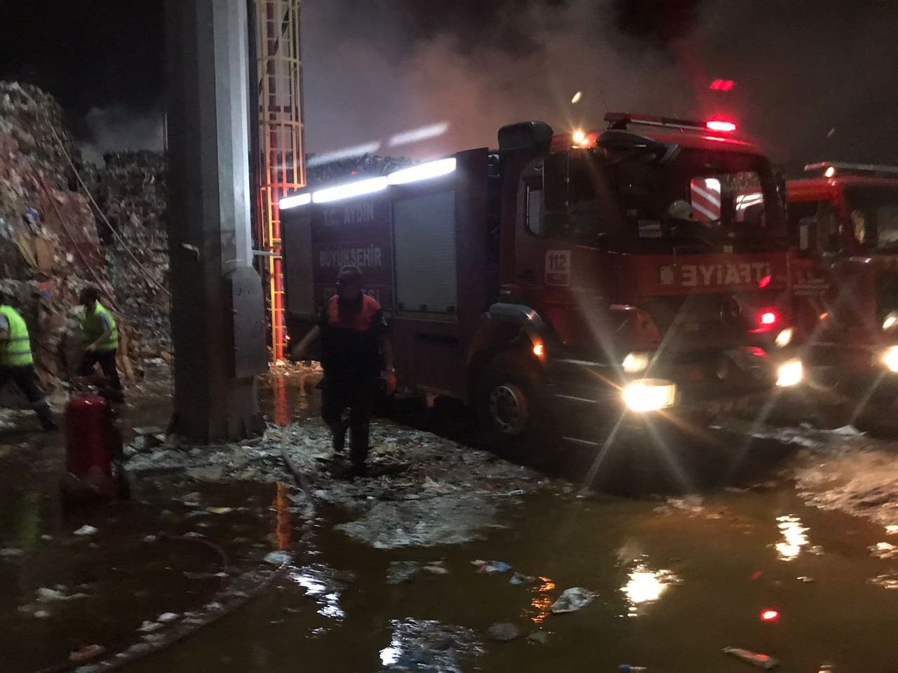 Kipaş kağıt fabrikasında büyük yangın! 8 saattir müdahale ediliyor 6