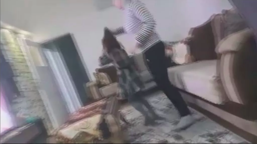 Bu kadarına da pes! Annesi küçük kıza şiddet uyguladı, baba kameraya aldı! 3