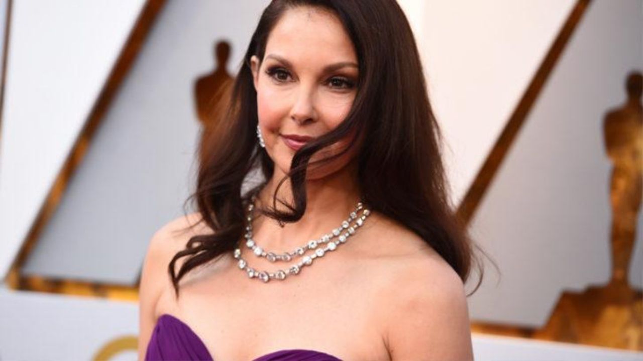Ashley Judd, hayatını derinden etkileyen olayı ona yaşatan adamla yüzleşerek, travmasını yendiğini açıkladı. Çok etkileneceksiniz! 4