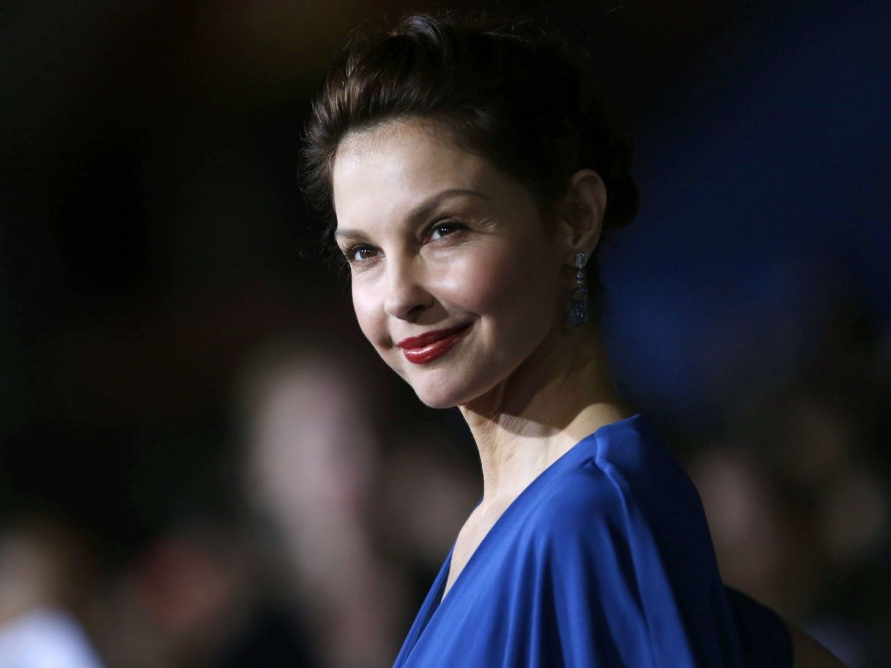 Ashley Judd, hayatını derinden etkileyen olayı ona yaşatan adamla yüzleşerek, travmasını yendiğini açıkladı. Çok etkileneceksiniz! 1