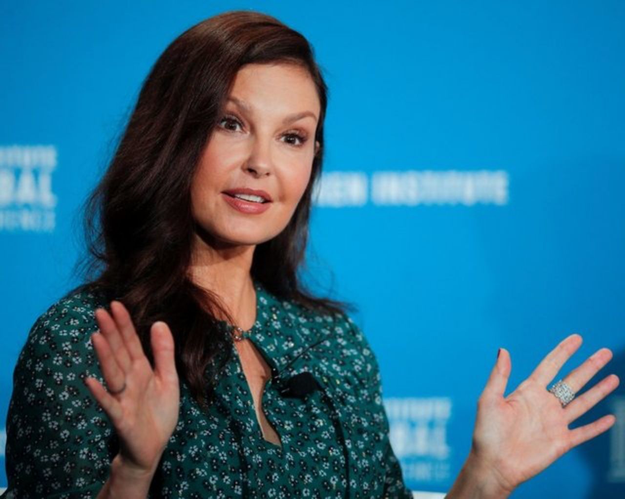 Ashley Judd, hayatını derinden etkileyen olayı ona yaşatan adamla yüzleşerek, travmasını yendiğini açıkladı. Çok etkileneceksiniz! 2