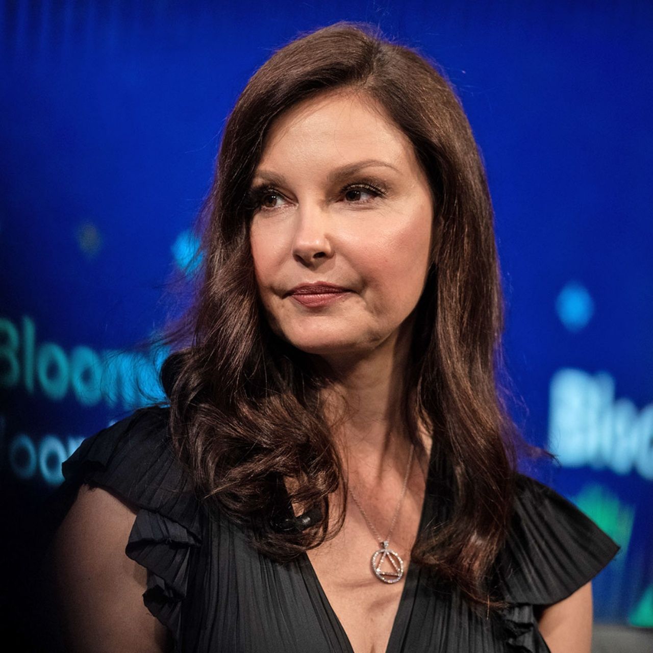 Ashley Judd, hayatını derinden etkileyen olayı ona yaşatan adamla yüzleşerek, travmasını yendiğini açıkladı. Çok etkileneceksiniz! 6