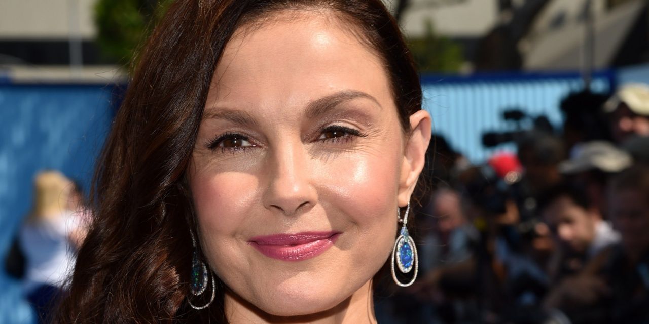 Ashley Judd, hayatını derinden etkileyen olayı ona yaşatan adamla yüzleşerek, travmasını yendiğini açıkladı. Çok etkileneceksiniz! 8