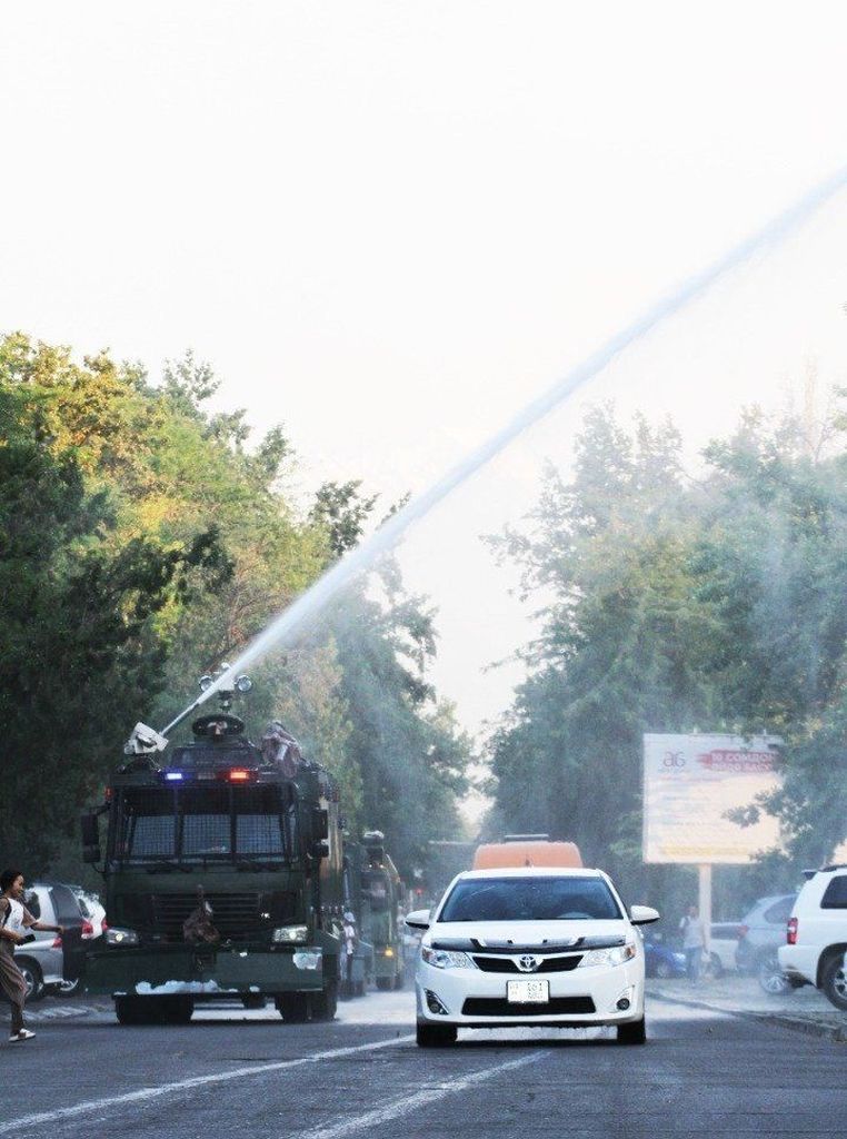 Ülke tarihinde ilk! Sıcaktan bunalan vatandaşlar TOMA ile serinledi 6