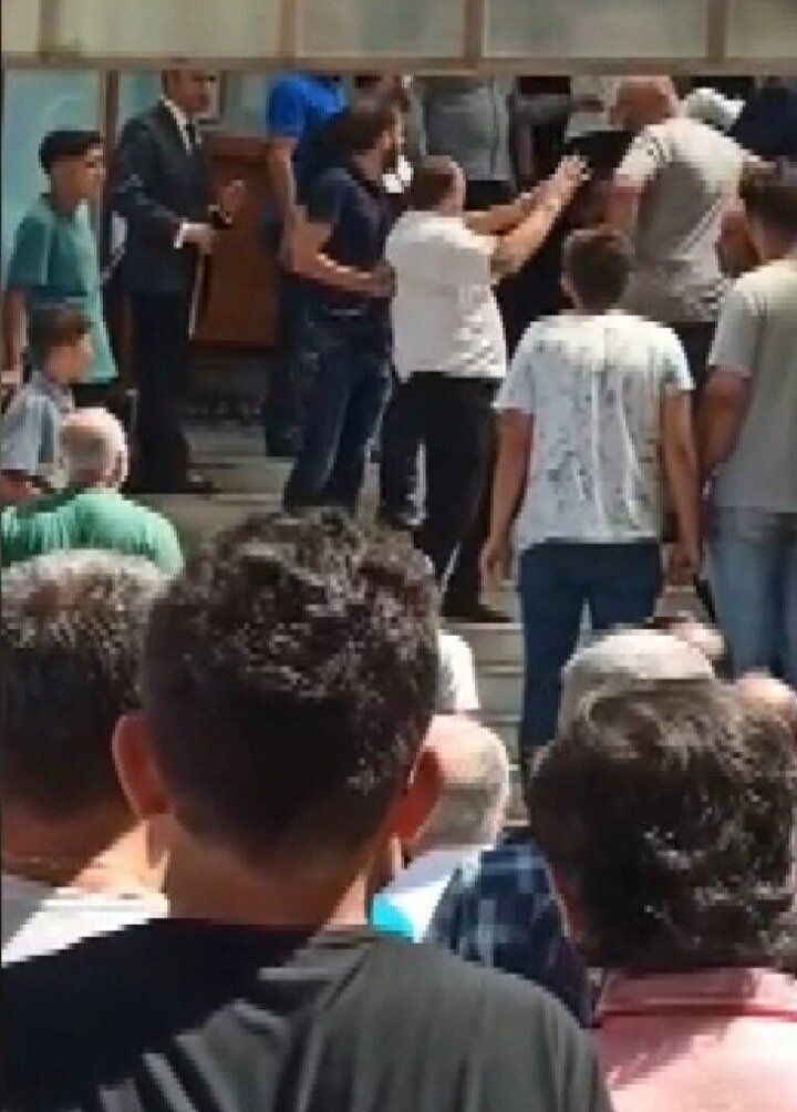 Güngören'de İmamoğlu'na protesto! Ortalık karıştı üç kişi gözaltına alındı 1