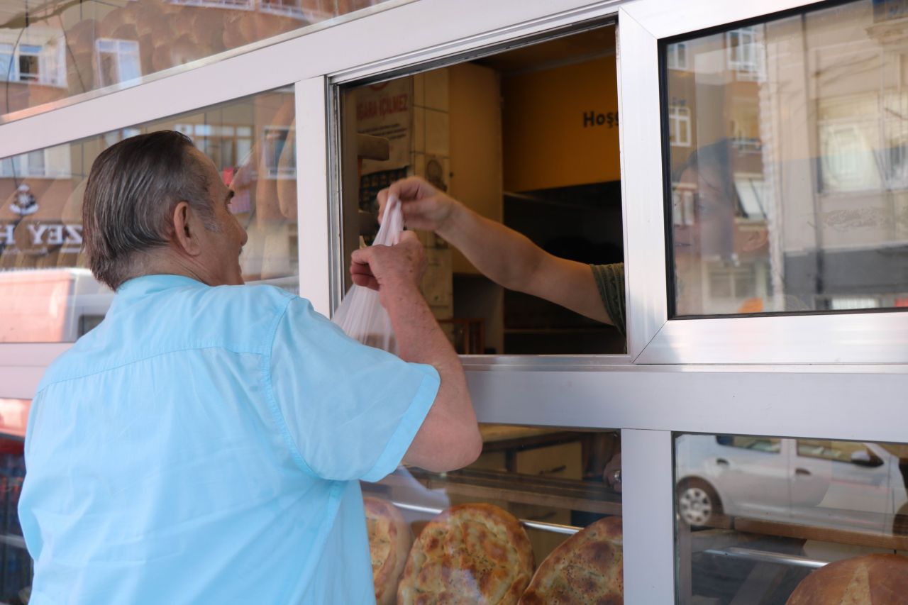 Samsun'da ekmeğe zam geldi: Fırına giden vatandaş şaşırdı... 200 gram ekmek 4 TL oldu! 2