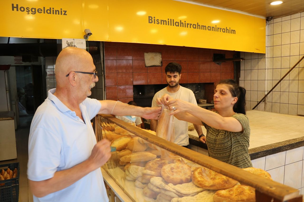 Samsun'da ekmeğe zam geldi: Fırına giden vatandaş şaşırdı... 200 gram ekmek 4 TL oldu! 5