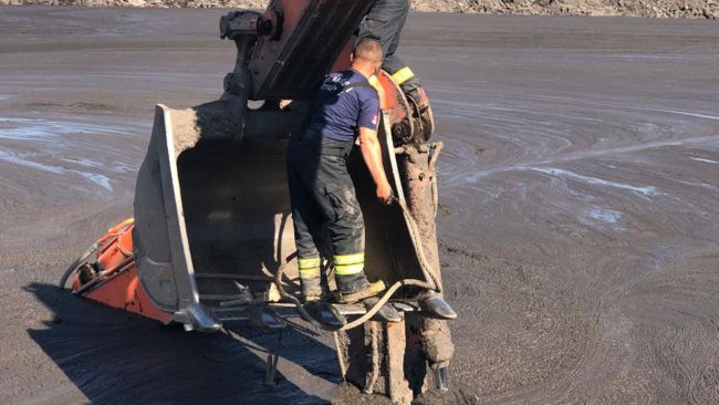 Manisa'da iş makinesi operatörü çamur altında kaldı: Çalışma başlatıldı! 2