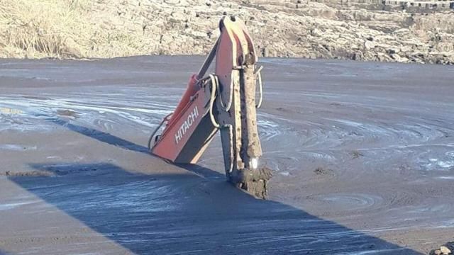 Manisa'da iş makinesi operatörü çamur altında kaldı: Çalışma başlatıldı! 1